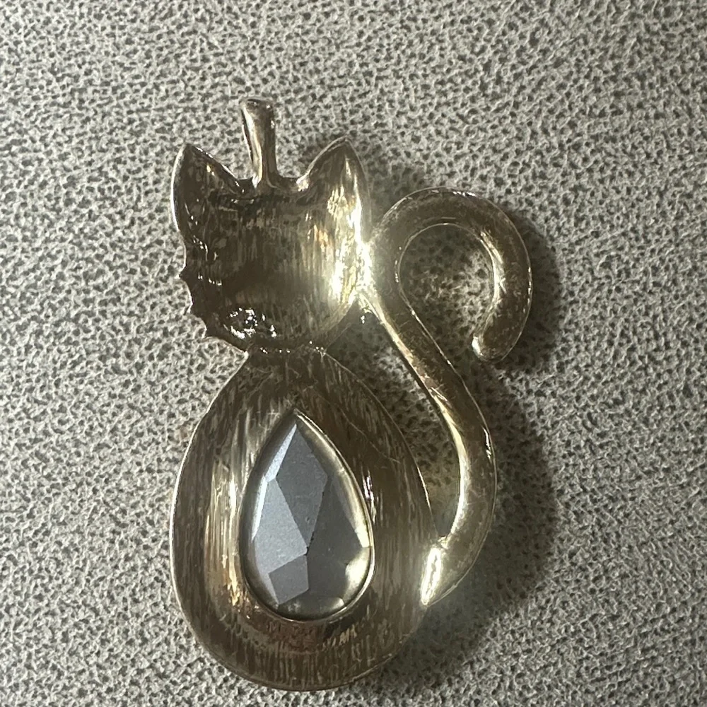 Elegant Cat-Shaped Pendant with Purple and Silver Accents